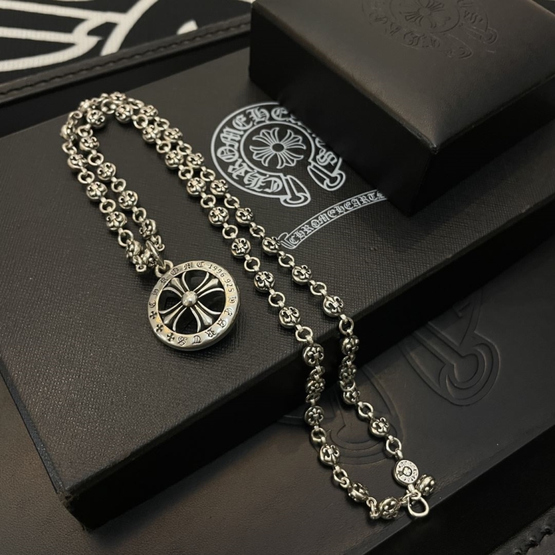 Ch*0me He**ts necklaces